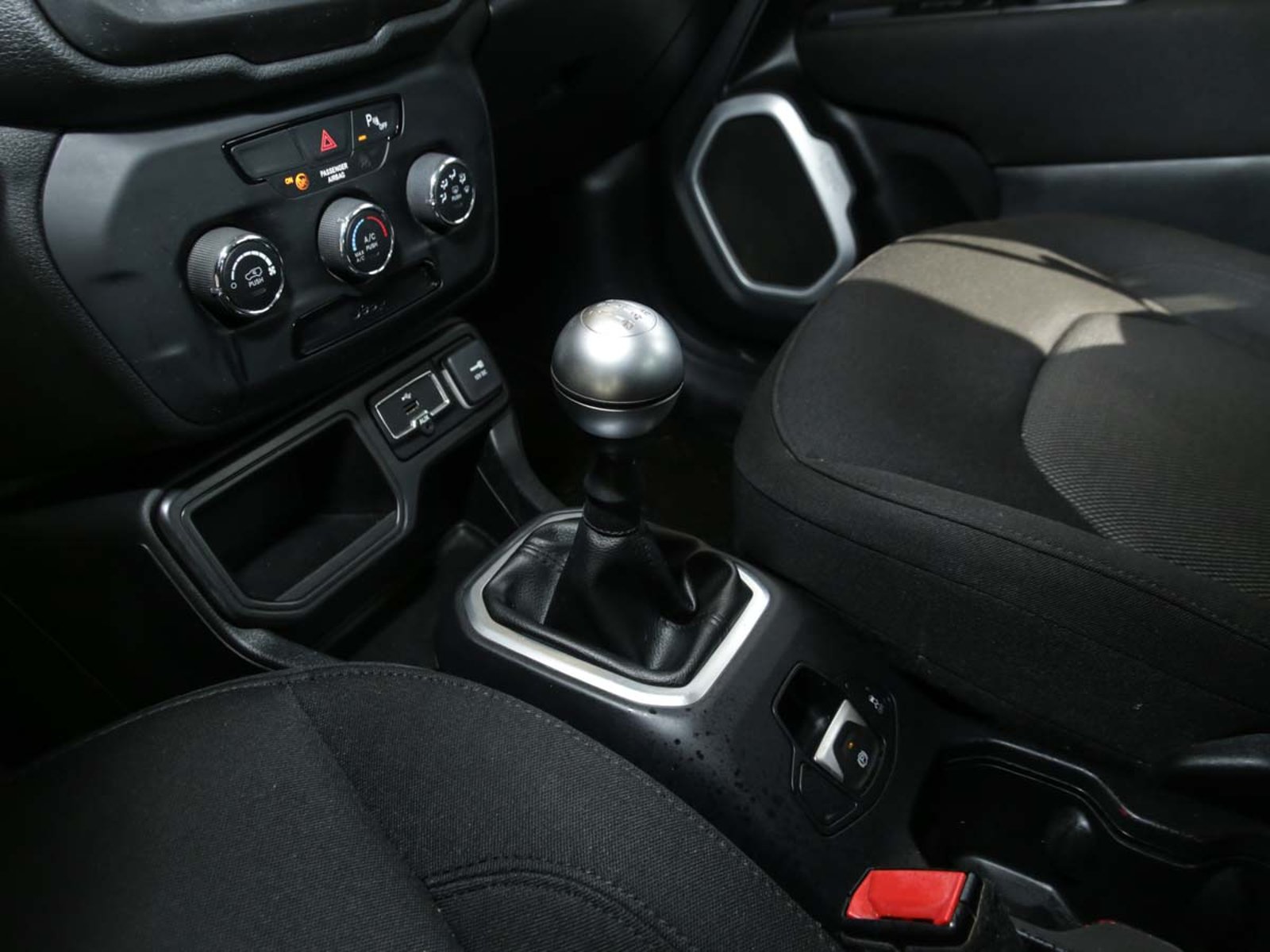 JEEP RENEGADE SPORT 4X2 LX  MT 2019 - Imagen 9 de 13