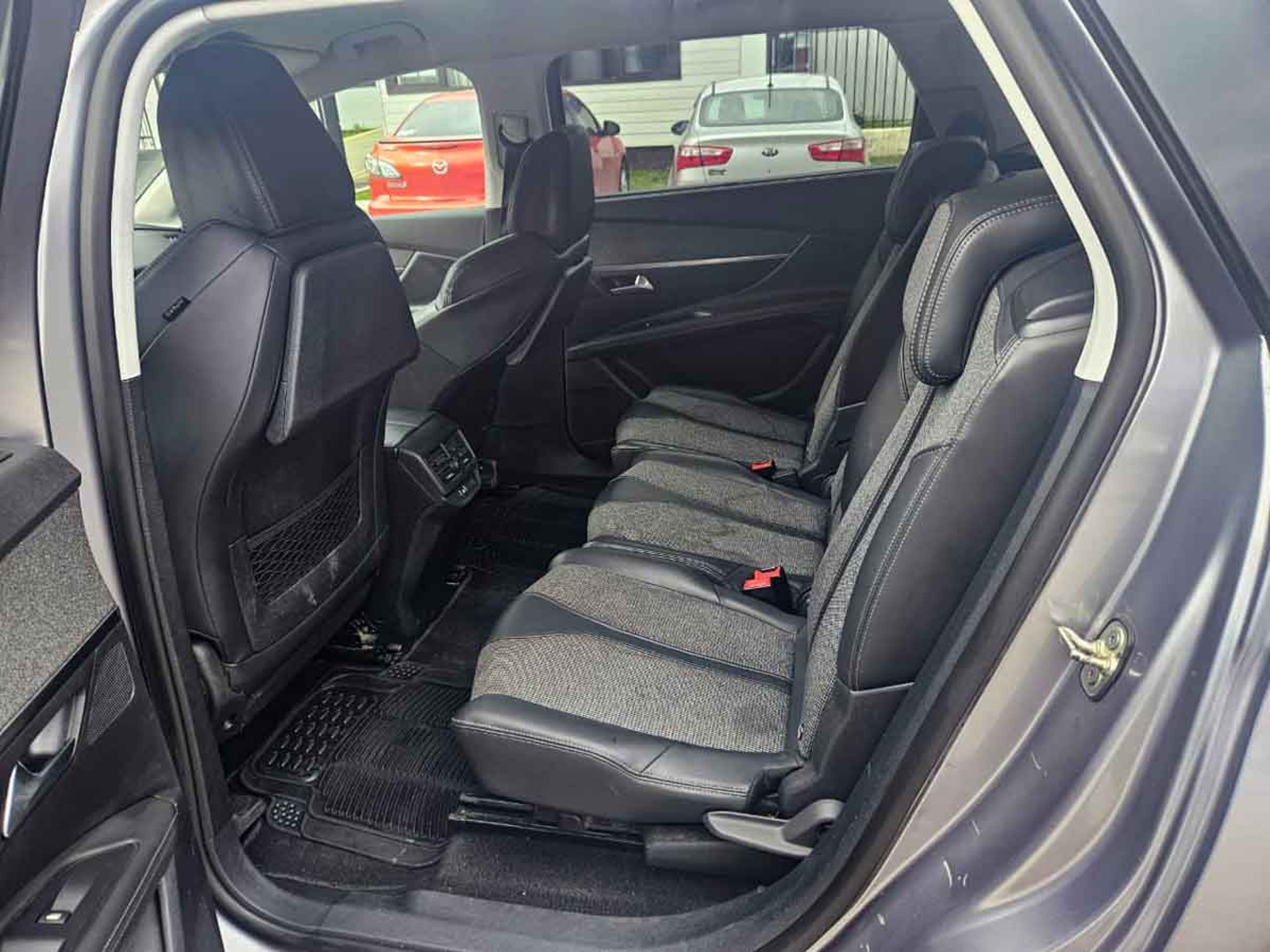 Peugeot 5008 ALLURE 1.6 AUT 2018 - Imagen 7 de 8