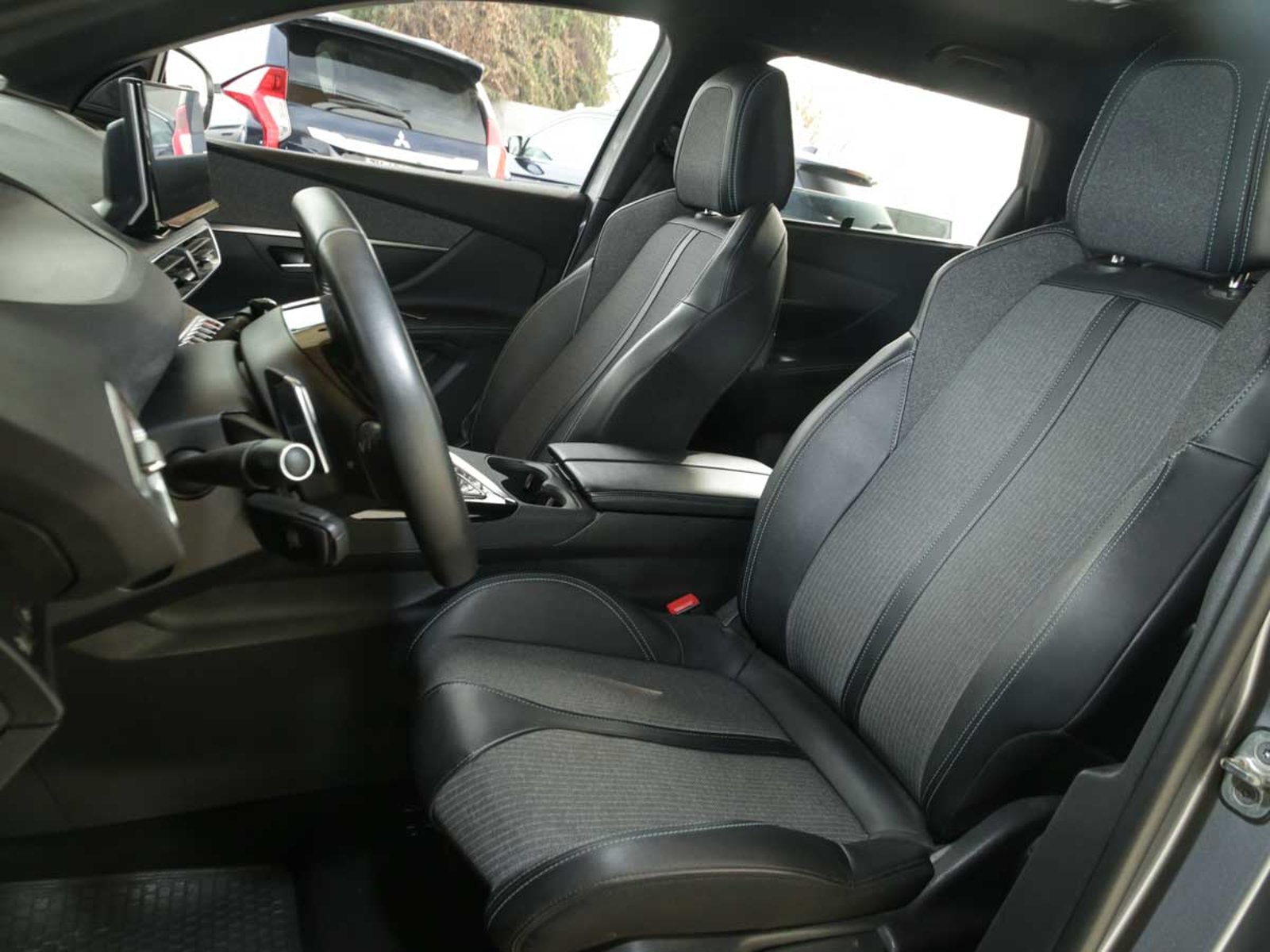 Peugeot 5008 BLUE HDI 130 HP 1.5 AUT 2024 - Imagen 7 de 8