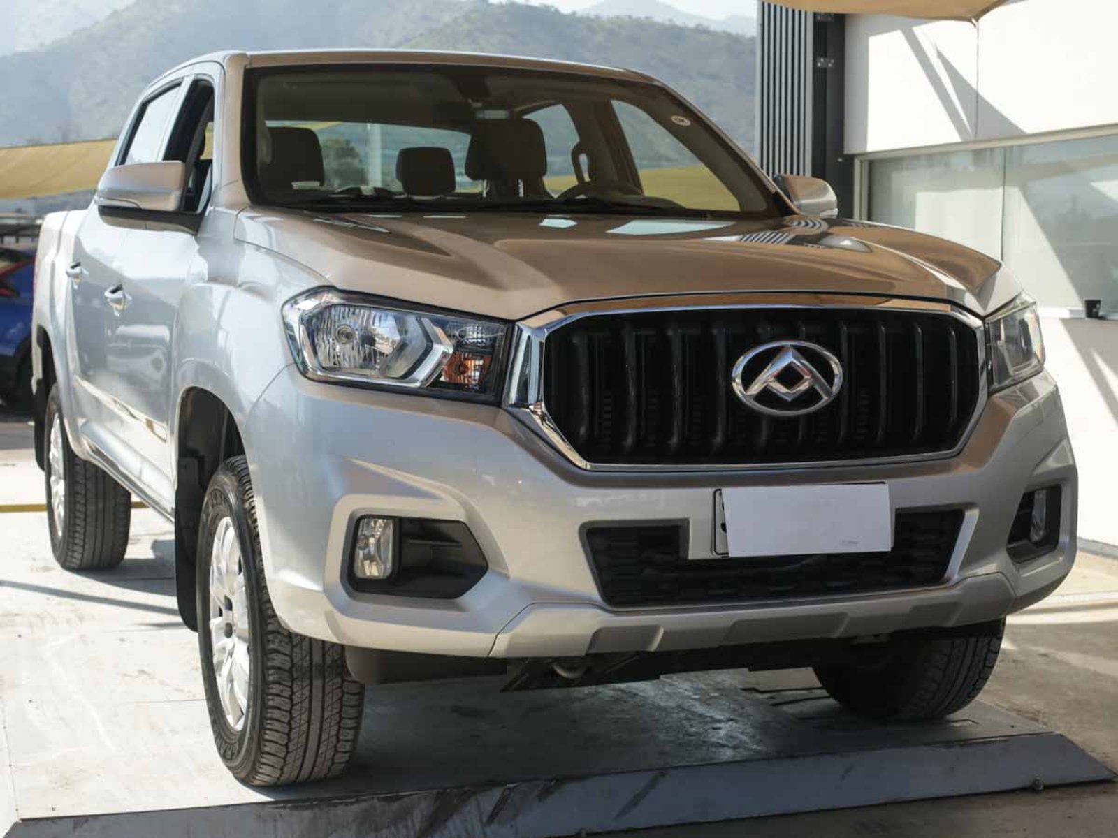 Maxus T60 GL 2.8 AUT 2023 - Foto 2 de 8