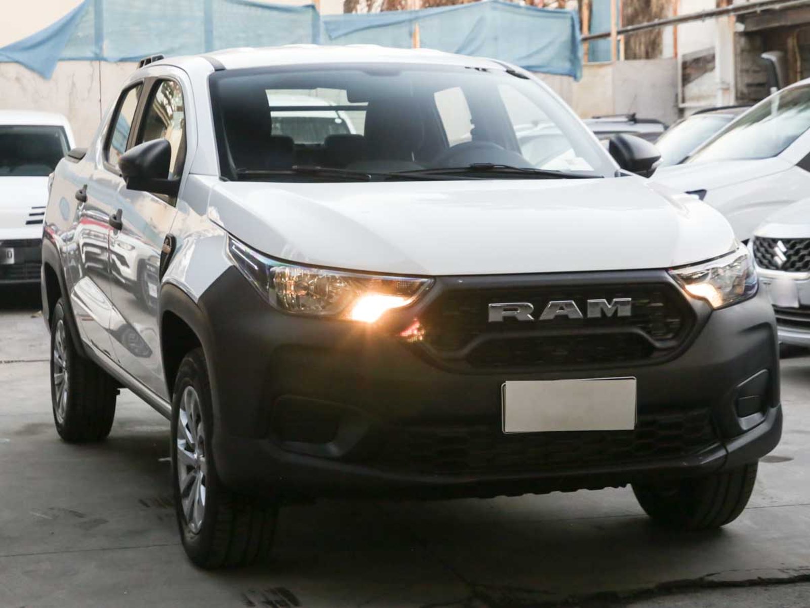 RAM 700 SLT CREW CAB 1.3 MT 2026 - Foto 2 de 7