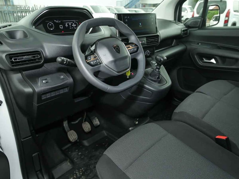 Peugeot PARTNER MCA L1 DIESEL 100HP MT 2026 - Imagen 6 de 8