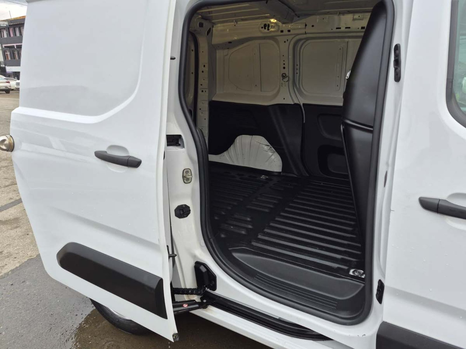 PEUGEOT PARTNER L1 BLUE HDI 100 1.5 2024 - Imagen 12 de 14