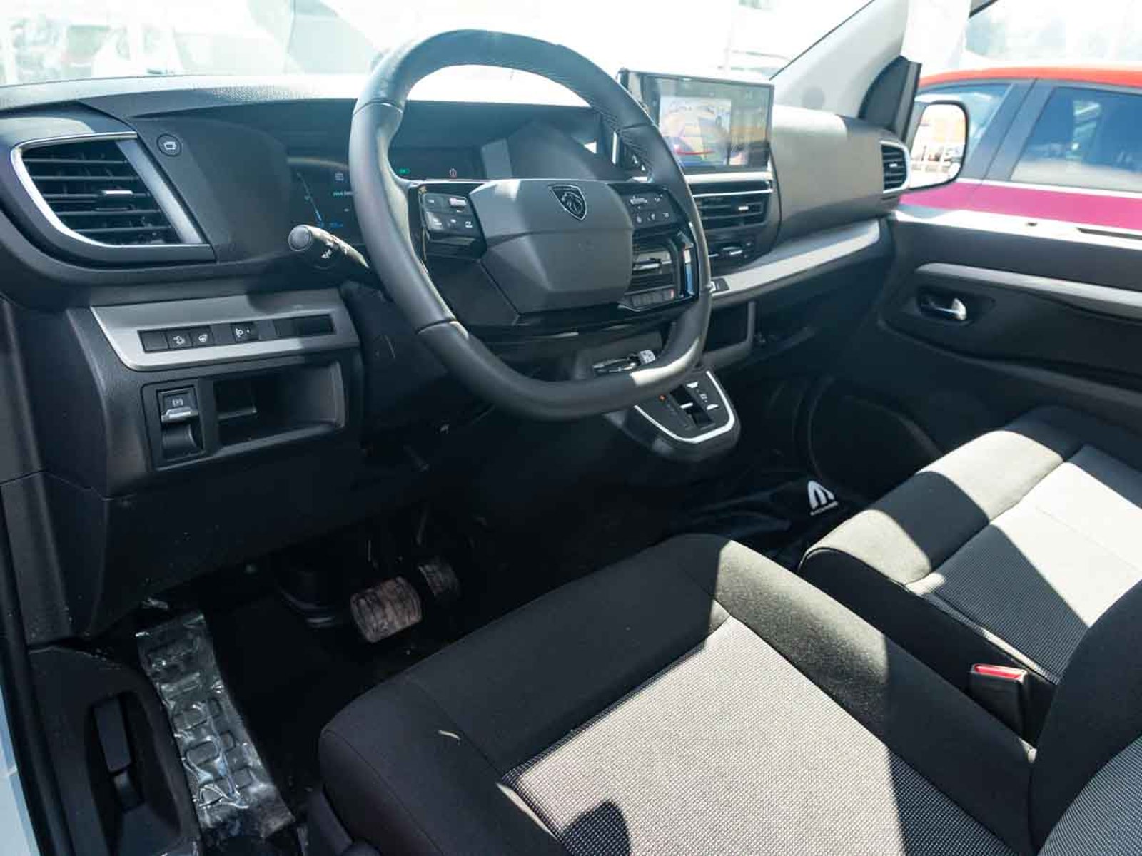 Peugeot NEW TRAVELLER MCA L3 9P DIESEL 180HP AT 2026 - Imagen 6 de 9