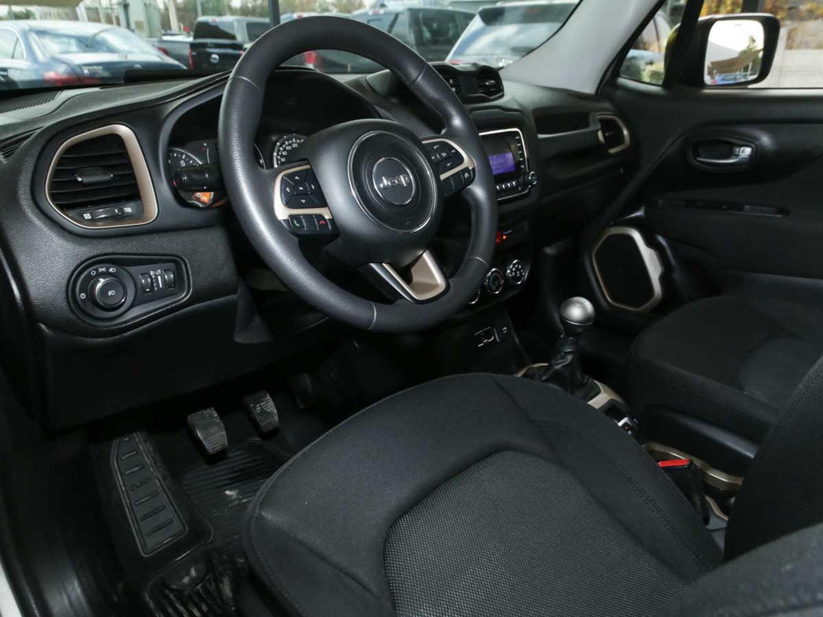 Jeep RENEGADE SPORT 4X2 MT 2018 - Imagen 8 de 13