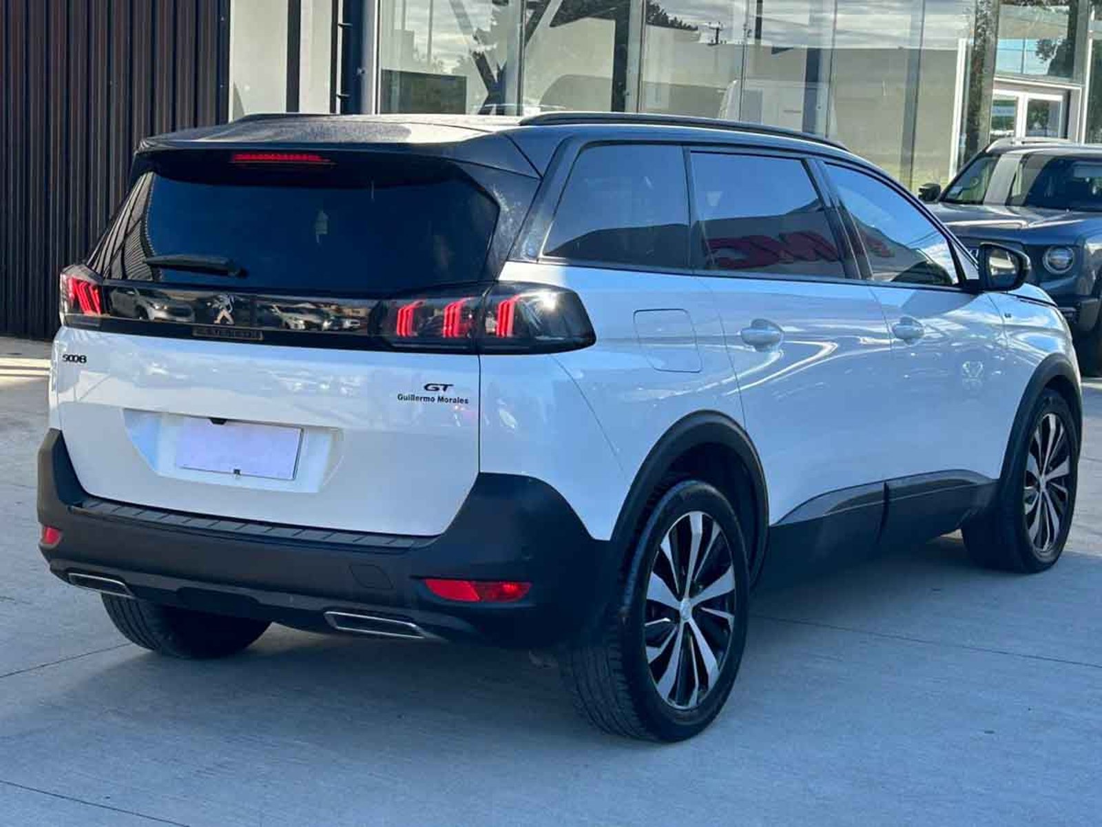 PEUGEOT 5008 GT BLACK PACK BLUEHDI 130 EAT8 2024 - Foto 4 de 16