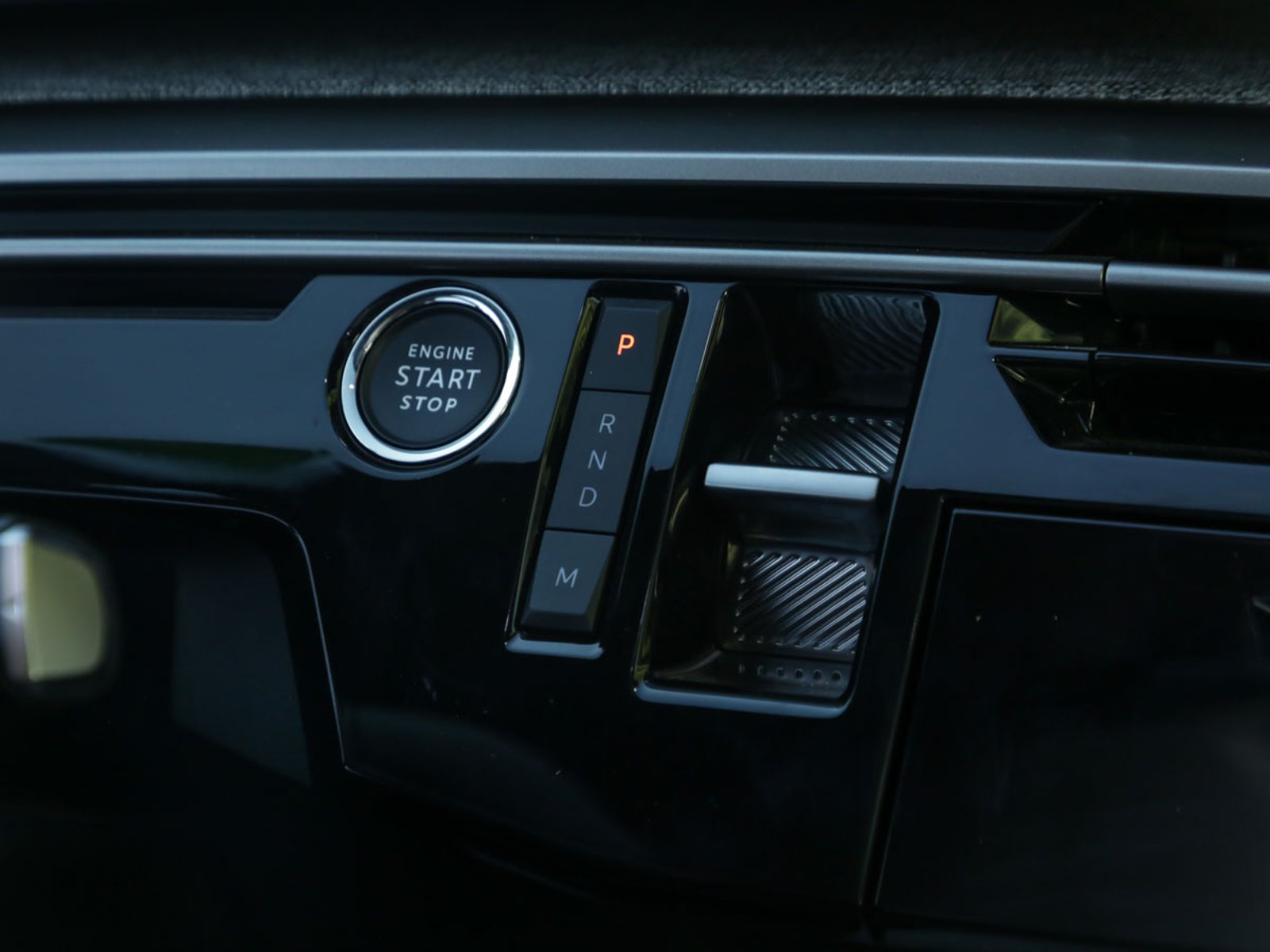 PEUGEOT NEW 3008 ALLURE HYBRID 136HP AT 2026 - Imagen 9 de 13