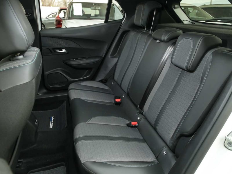 Peugeot 2008 ALLURE 1.2 PURETECH 110HP EAT6 E6 2023 - Imagen 8 de 8
