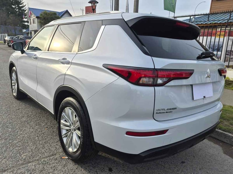 Mitsubishi NEW OUTLANDER 4X2 AT GL 2026 - Imagen 3 de 8