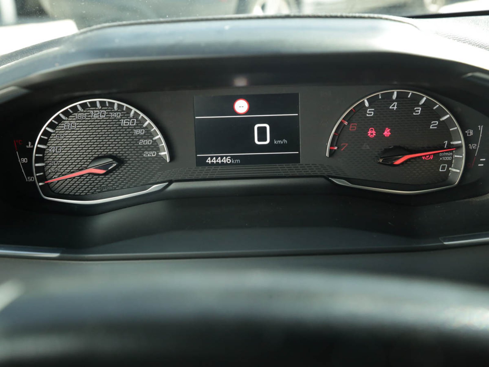 Peugeot 208 BLUE HDI 100 1.5 2021 - Foto 5 de 8