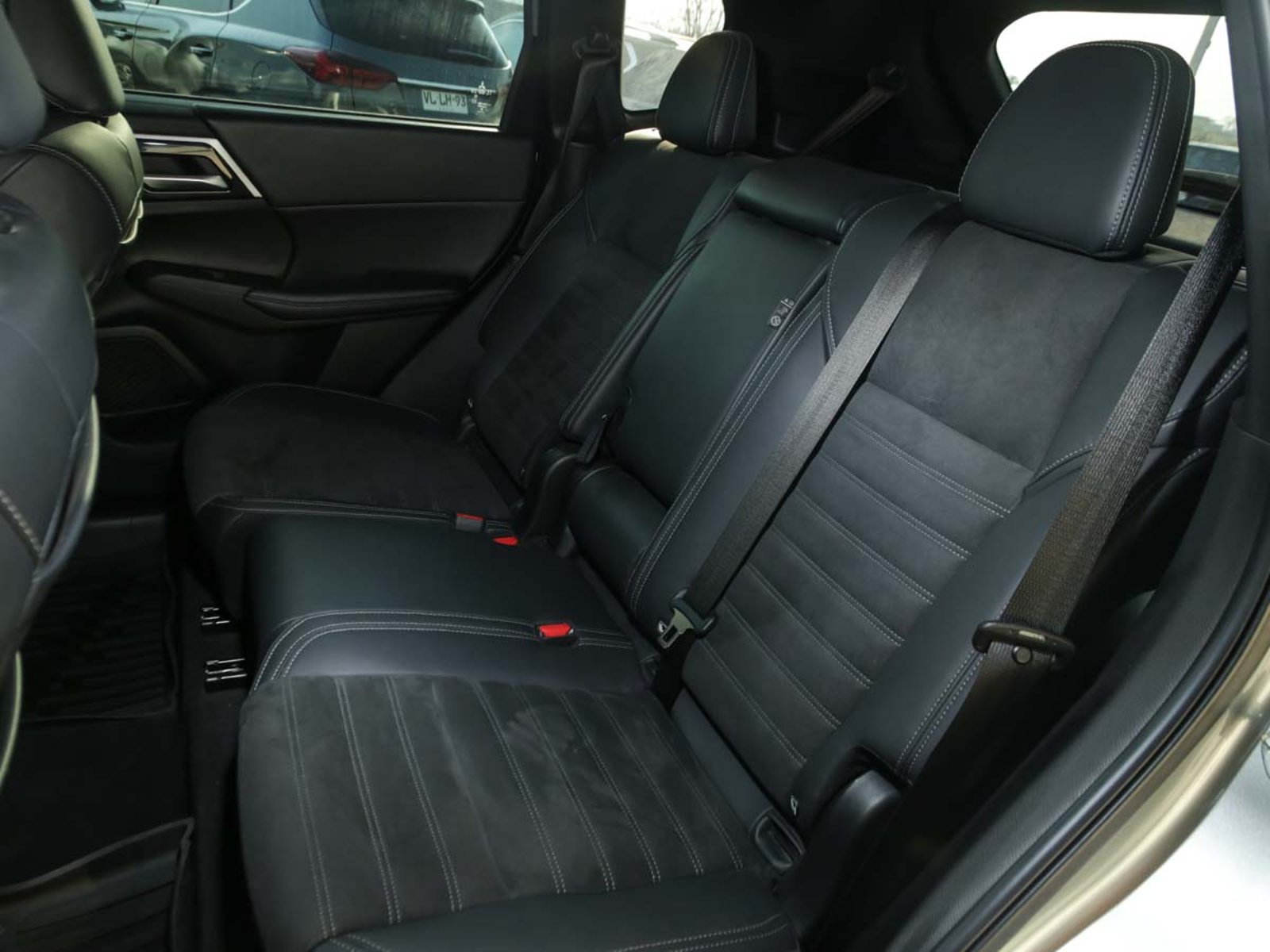 MITSUBISHI NEW OUTLANDER 4X4 AT GLS 2024 - Imagen 8 de 8