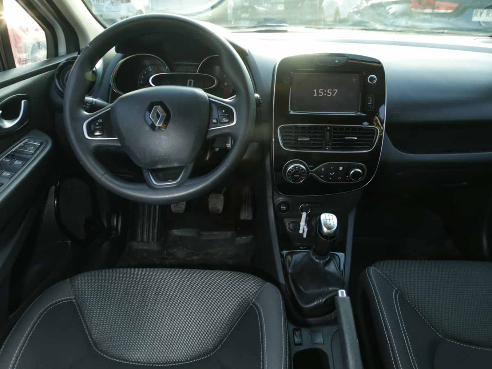 RENAULT CLIO IV HB EXPRESSION 1.2 2018 - Imagen 11 de 12