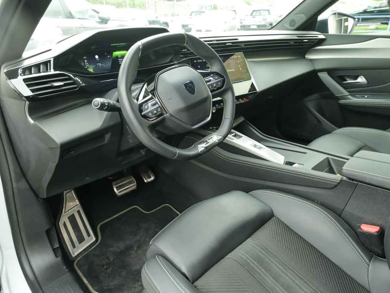 Peugeot 308 GT PURETECH 130 EAT8 2025 - Imagen 6 de 8