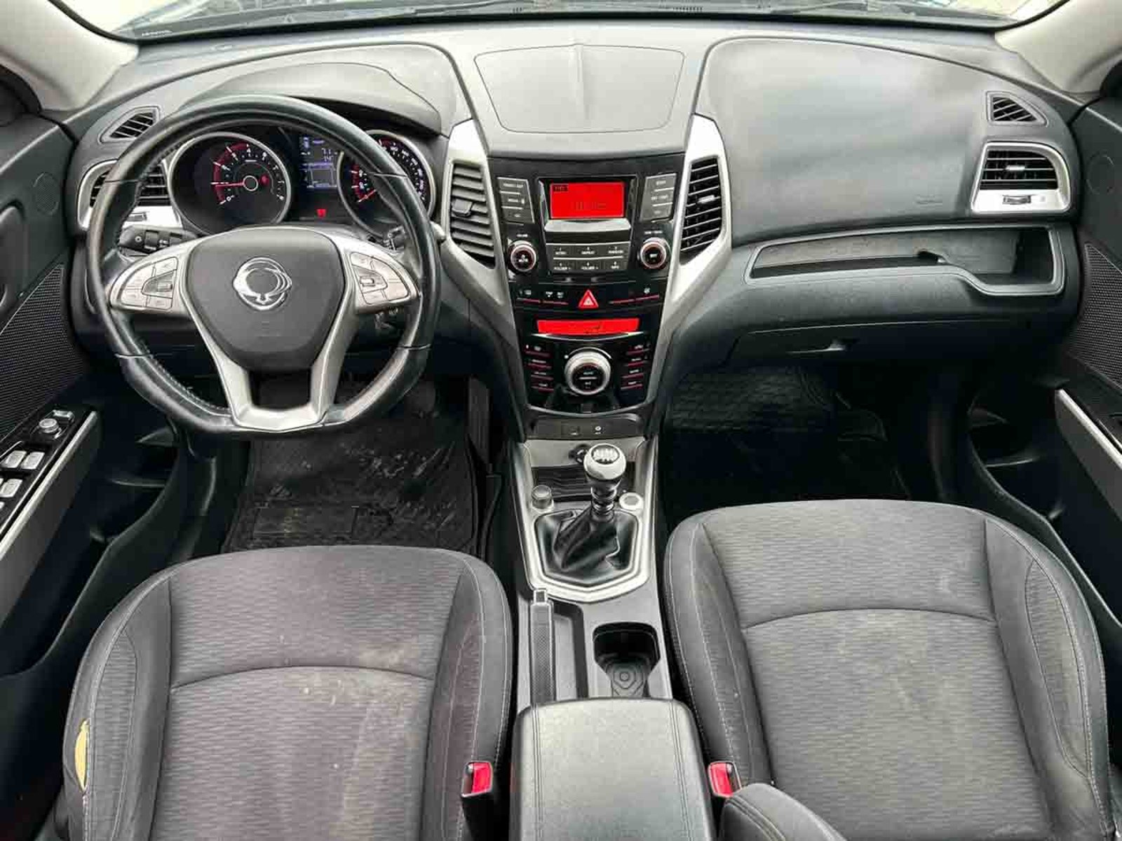 SSANGYONG TIVOLI 1.6 2017 - Imagen 11 de 15