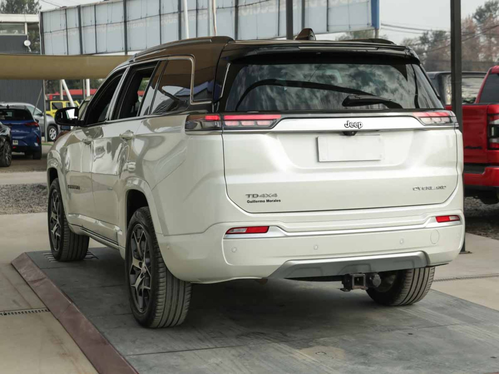 JEEP COMMANDER OVERLAND 2.0 AT9 D 2023 - Foto 4 de 20