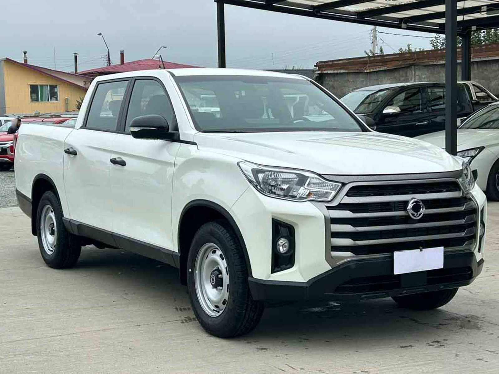 SSANGYONG GRAND MUSSO LX 2.2TD 6MT 2WD 2026 - Foto 3 de 16
