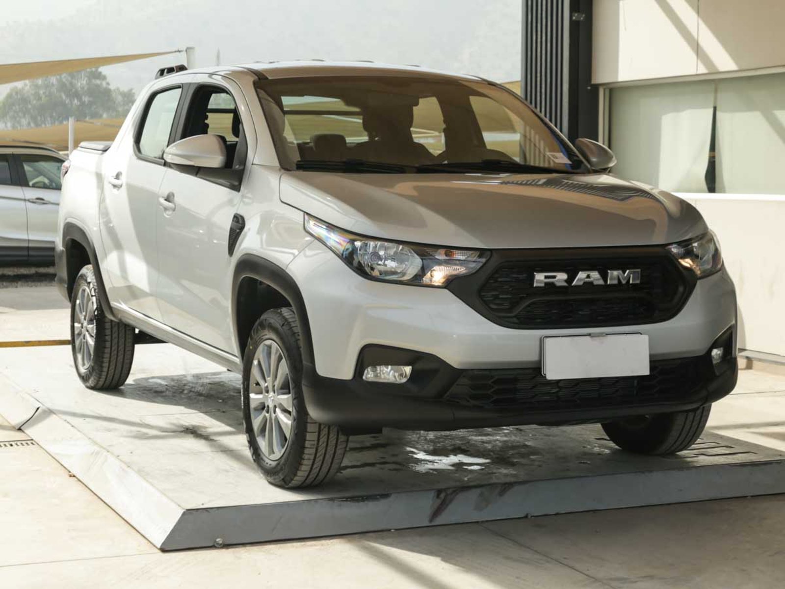RAM 700 BIGHORN DC 1.3 CVT 6C 2026 - Imagen 3 de 14