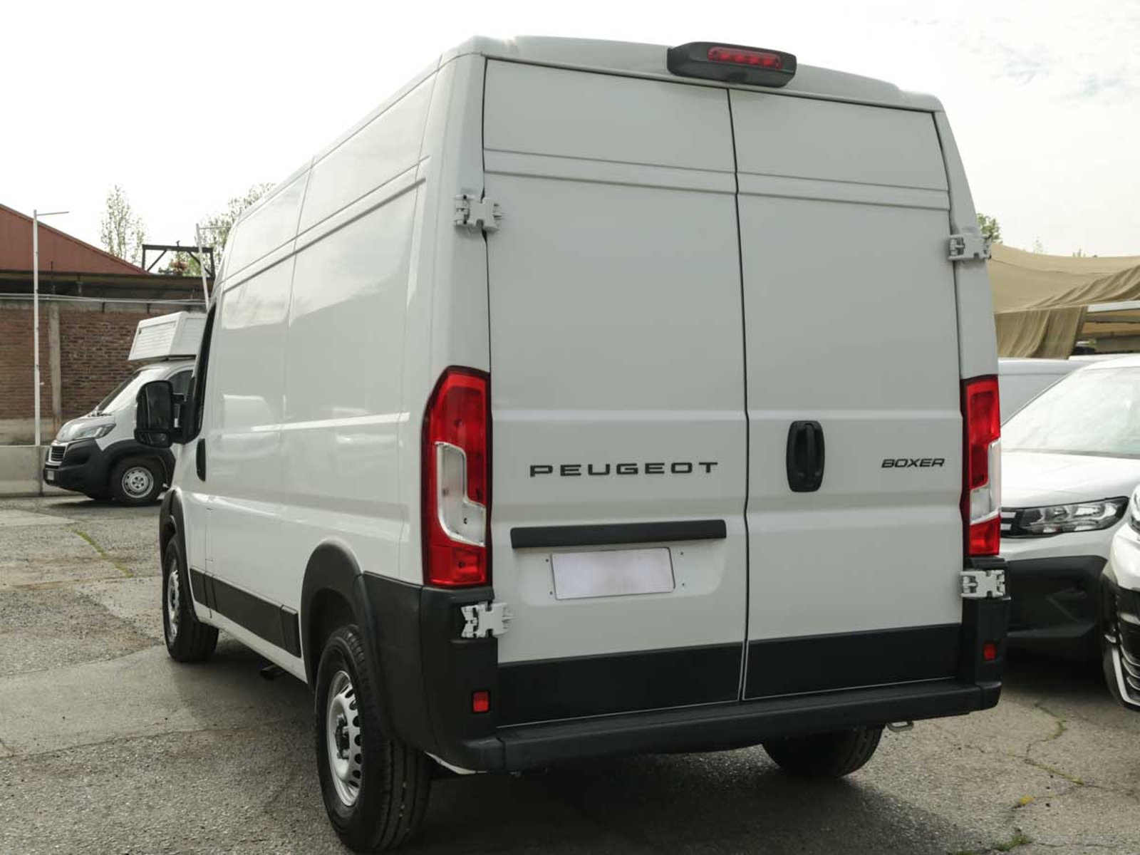 Peugeot BOXER MCA FURGÓN  L2H2 DIESEL 140HP MT 2026 - Foto 3 de 8