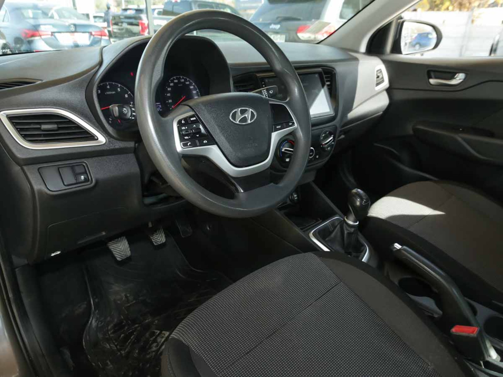 Hyundai ACCENT HCI 1.4 MT PLUS 2023 - Imagen 6 de 8