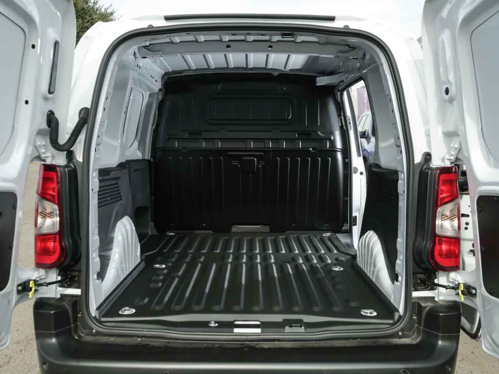 Opel COMBO LITE DIESEL 100 HP MT 2026 - Imagen 8 de 8