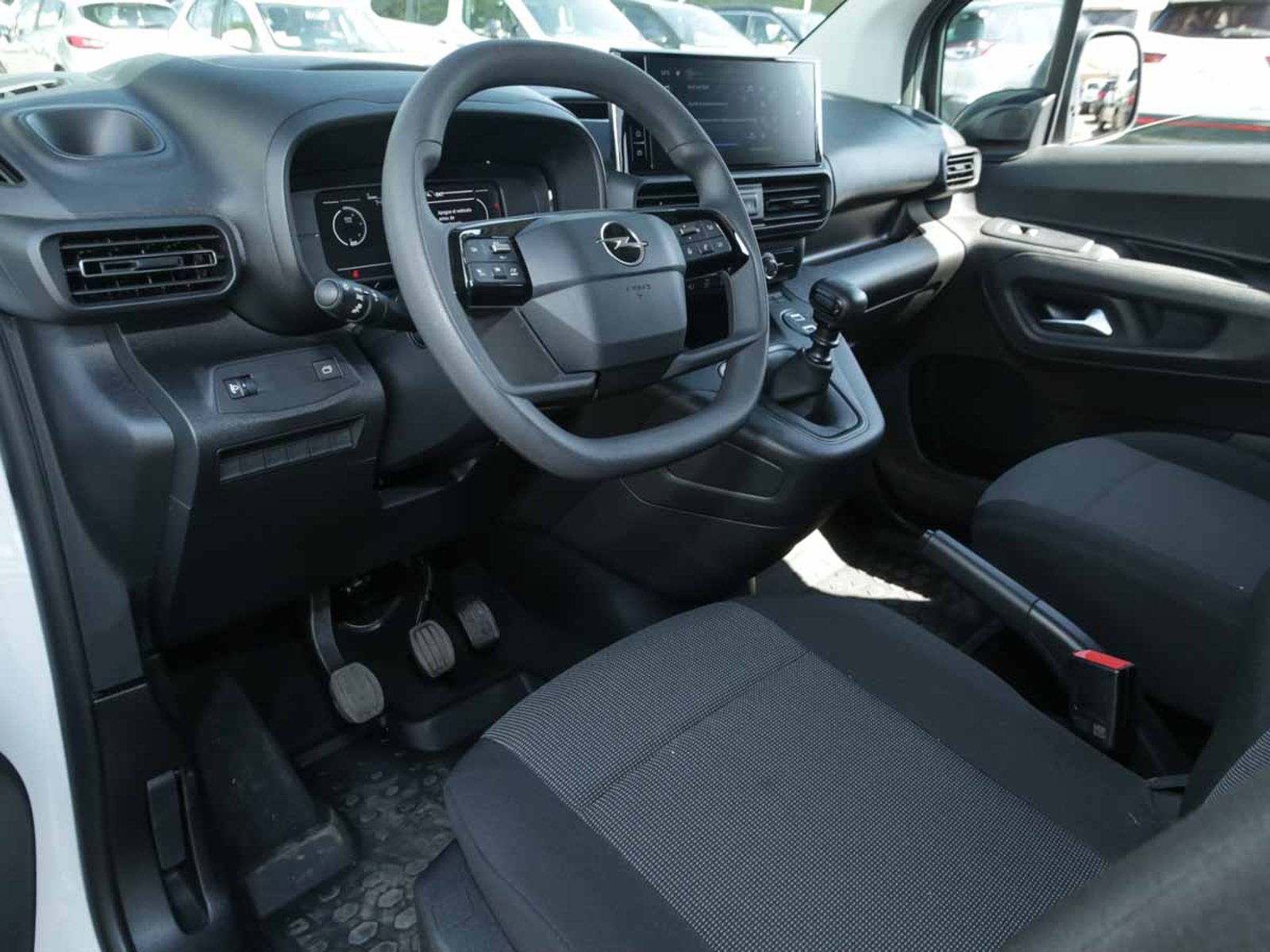 Opel COMBO DIESEL 100HP MT 2026 - Imagen 6 de 8
