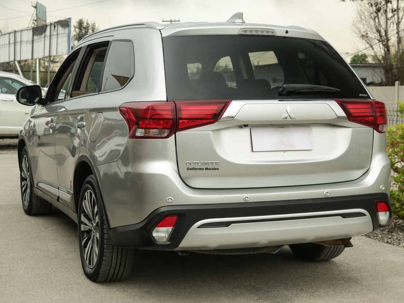 Mitsubishi OUTLANDER 2.4 4X4 GLX AUT. 2022 - Imagen 3 de 8