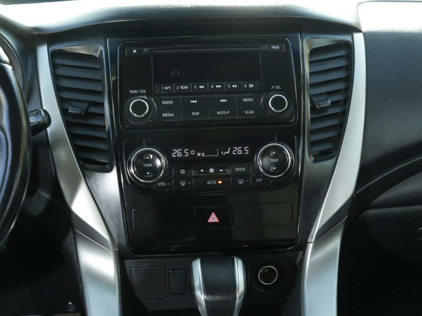MITSUBISHI MONTERO SPORT 3.0 2WD AT 2018 - Imagen 14 de 14