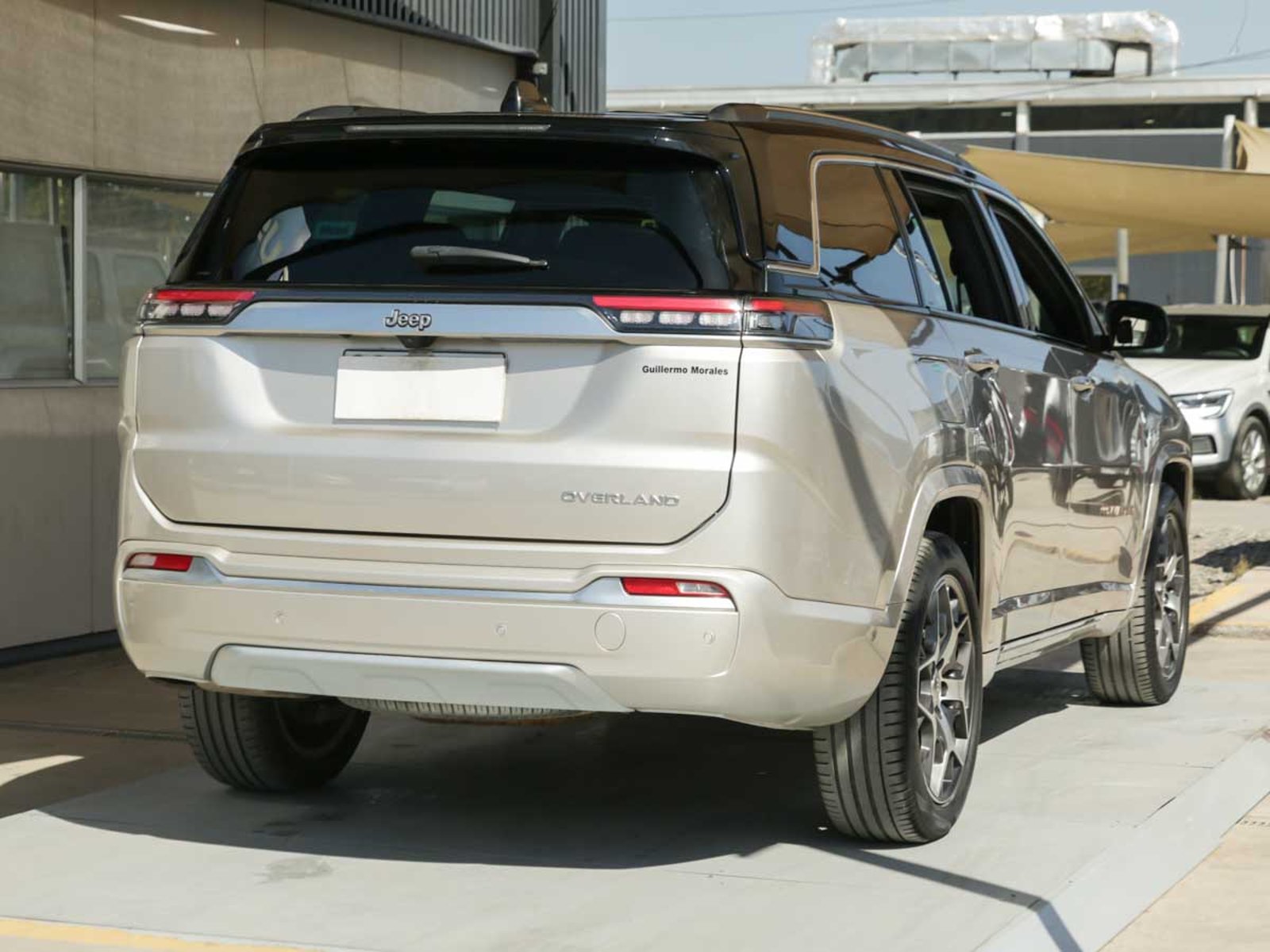 JEEP COMMANDER OVERLAND 1.3T 2023 - Imagen 6 de 15