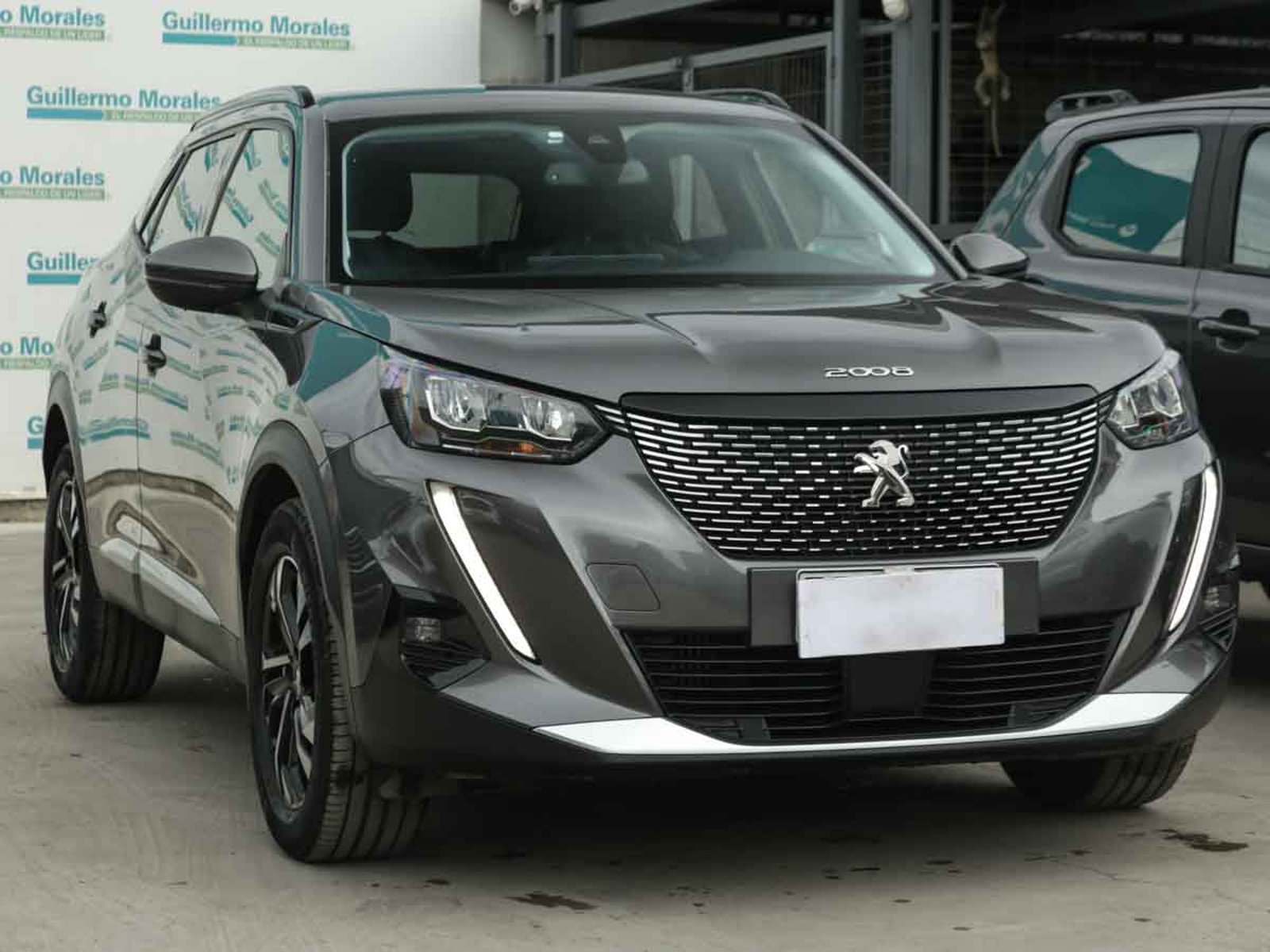 Peugeot 2008 ACTIVE PACK PURETECH 130 2022 - Foto 2 de 8