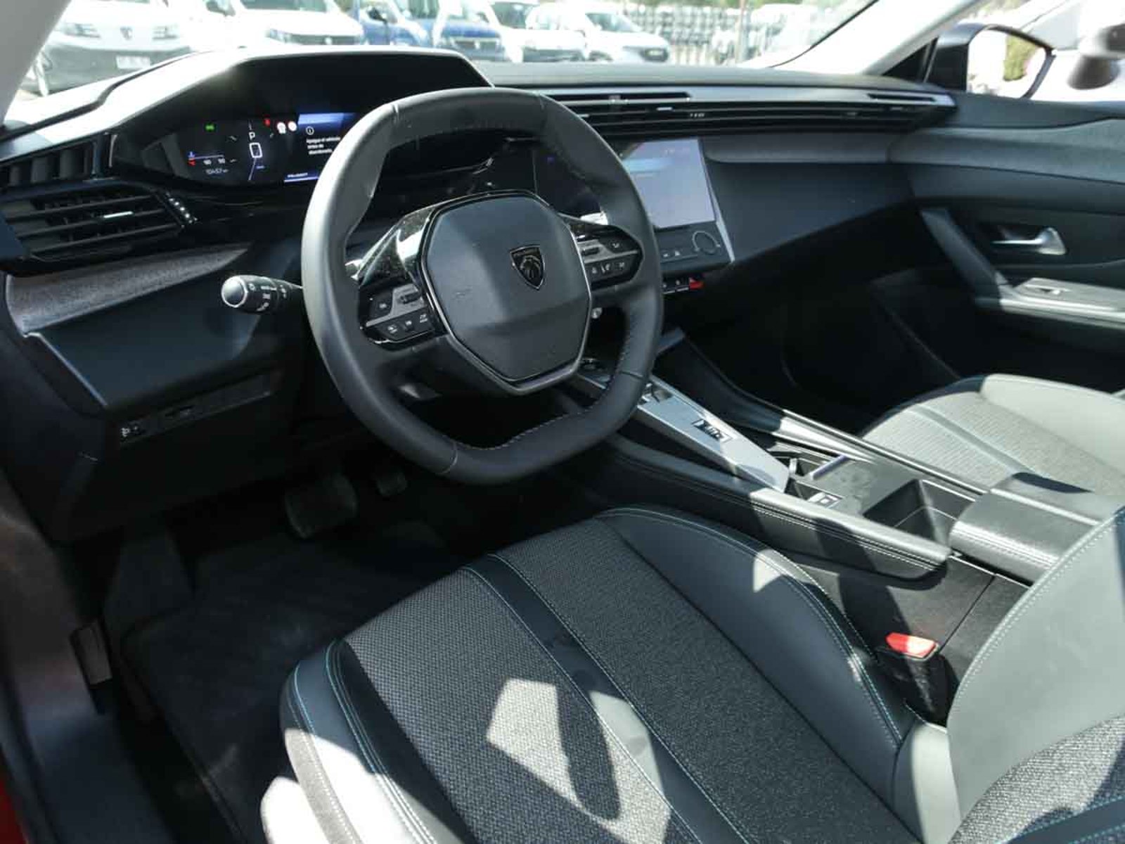 Peugeot 308 ALLURE PURETECH 1.2 AUT 2025 - Foto 5 de 8
