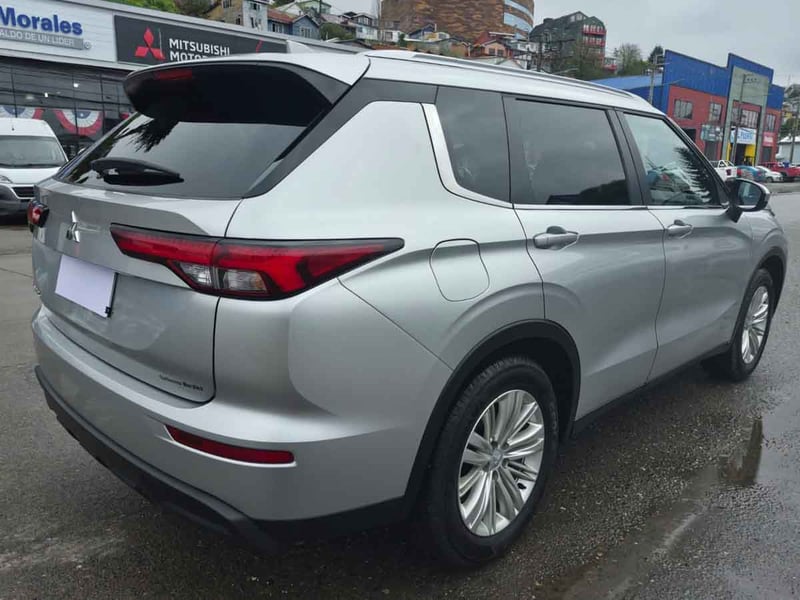 Mitsubishi NEW OUTLANDER 4X2 AT GL 2026 - Imagen 4 de 8