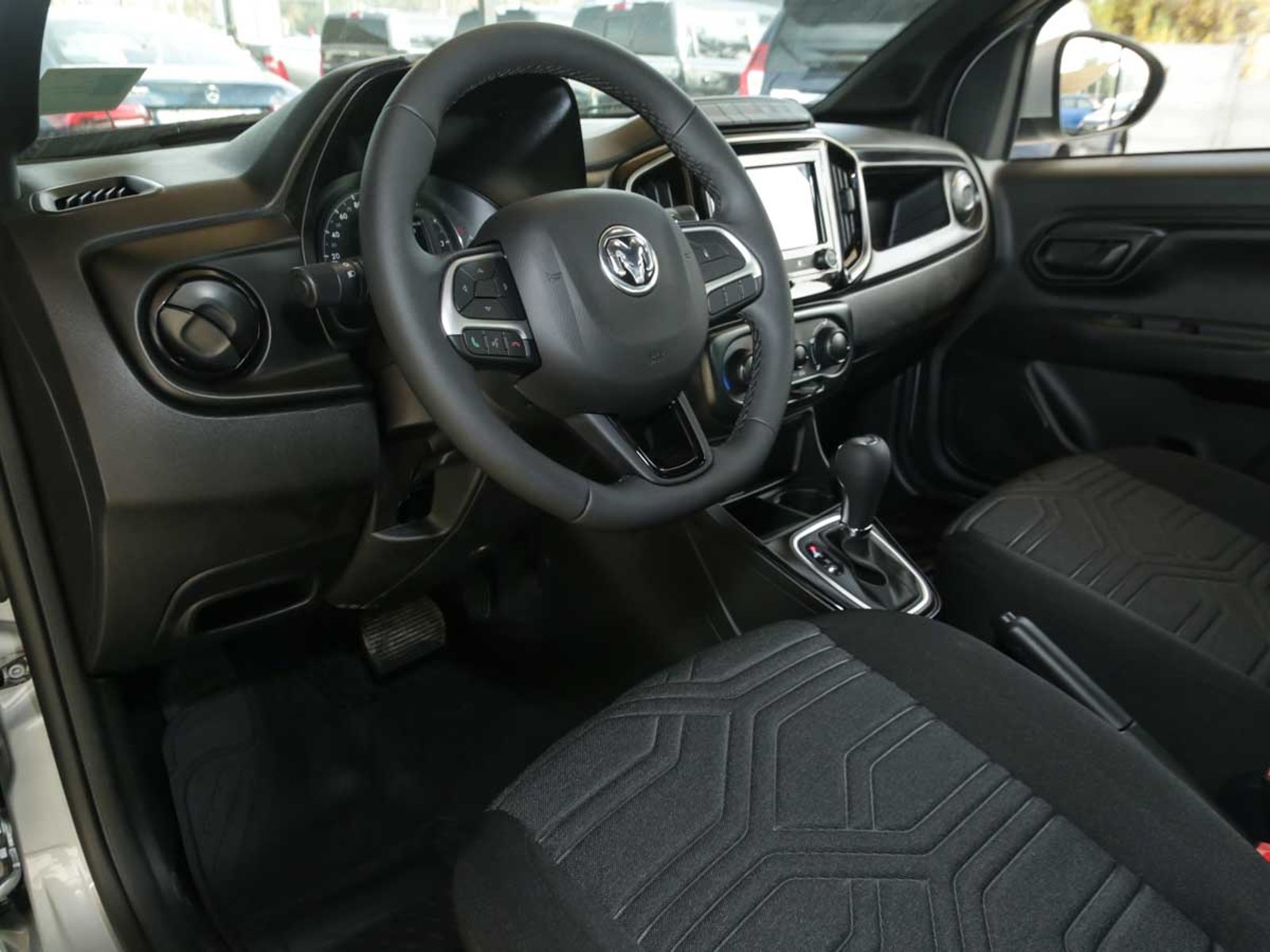 RAM 700 BIGHORN DC 1.3 CVT 6C 2026 - Imagen 9 de 14