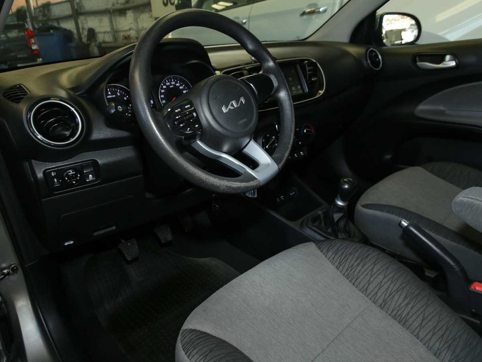 Kia SOLUTO LX 1.4 2025 - Imagen 6 de 8