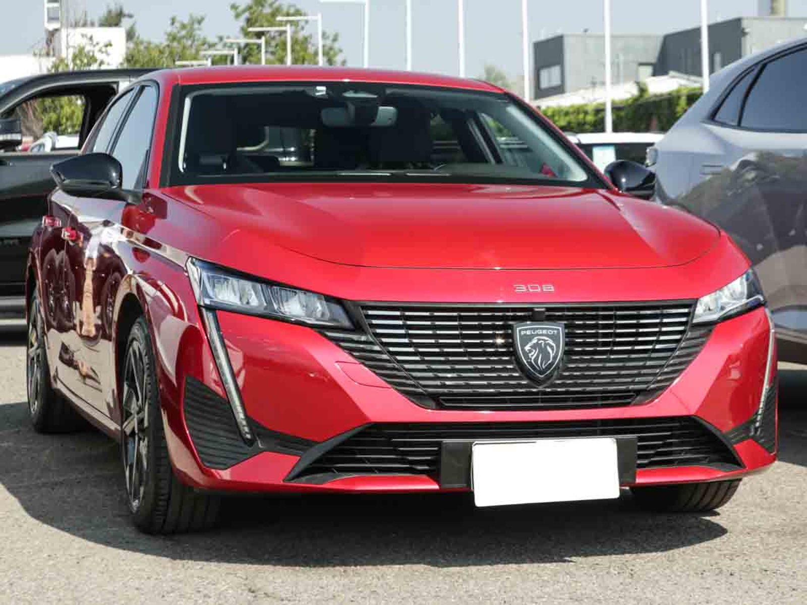 Peugeot 308 ALLURE PURETECH 1.2 AUT 2025 - Foto 3 de 8