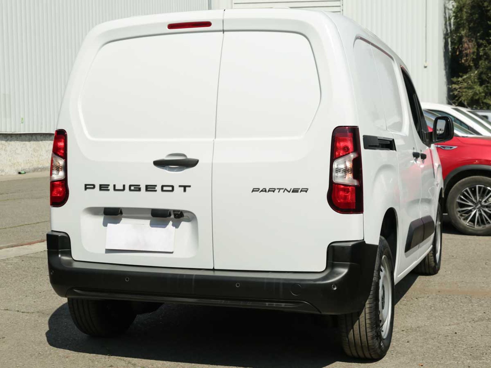 Peugeot PARTNER MCA L1 DIESEL 100HP MT 2026 - Foto 4 de 8