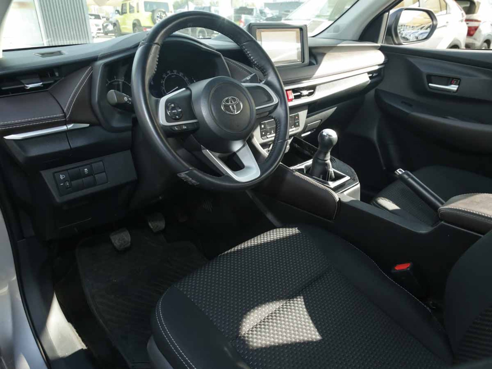 Toyota YARIS SEDAN GLI 1.5 2024 - Imagen 6 de 8
