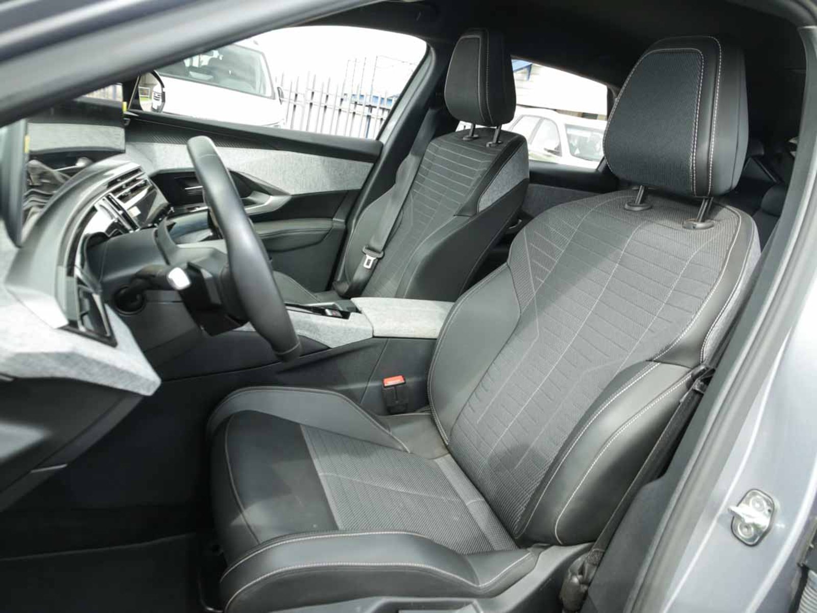PEUGEOT 3008 P64 PREMIERE MHEV 136 eDCT6 2025 - Imagen 10 de 13
