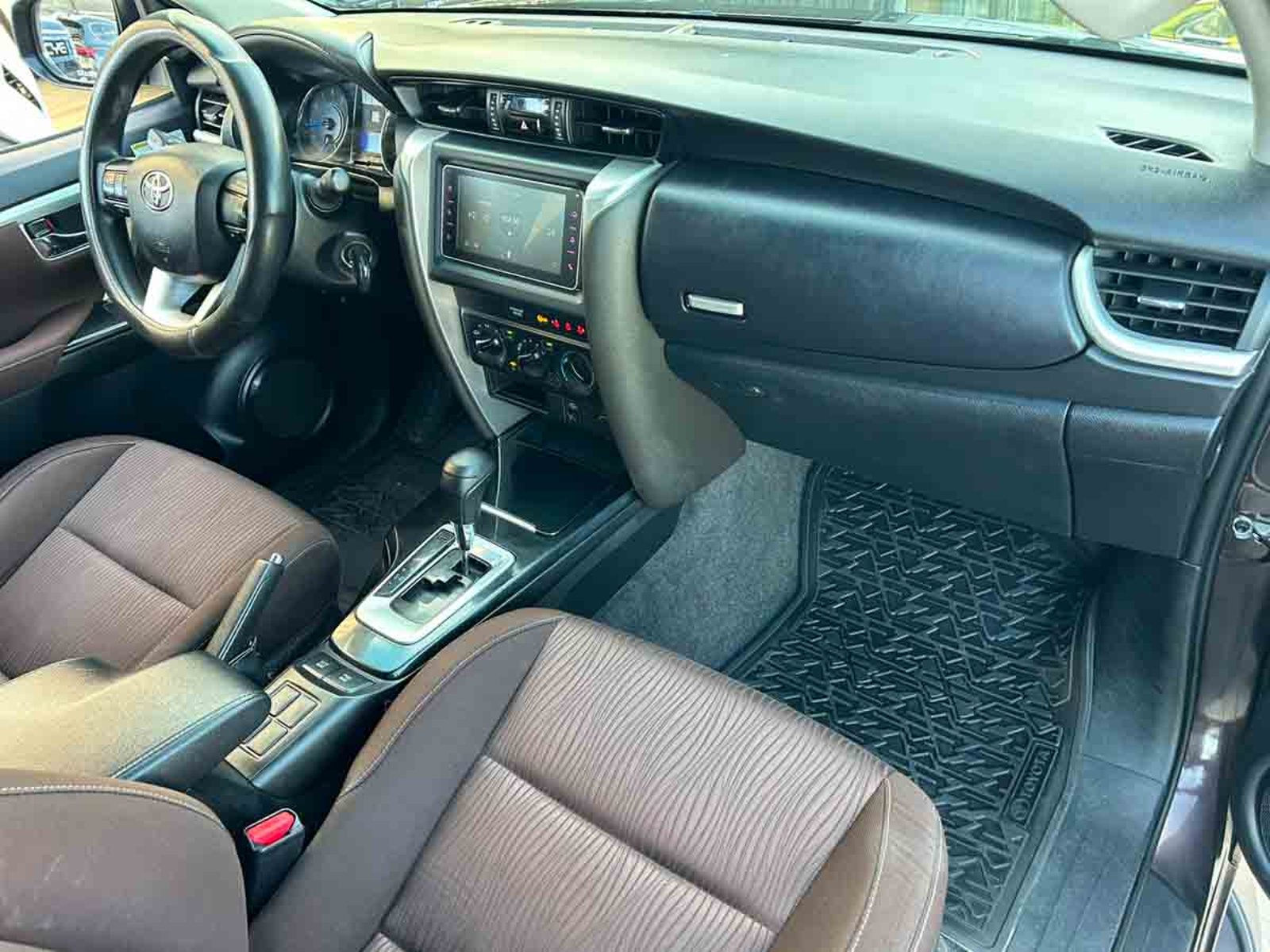 Toyota FORTUNER 4X2 2.7 AUT 2019 - Imagen 7 de 8