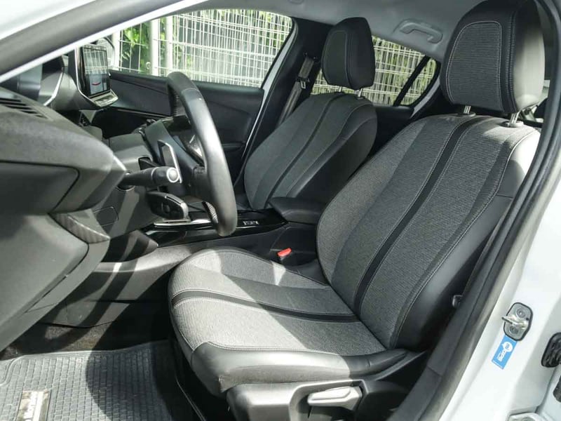 Peugeot 208 MCA ALLURE PURETECH 130 EAT8 2024 - Imagen 7 de 8