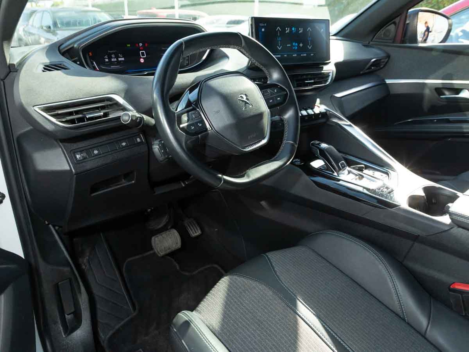 Peugeot 3008 ALLURE PACK BLUEHDI 130 EAT8 2023 - Imagen 6 de 8