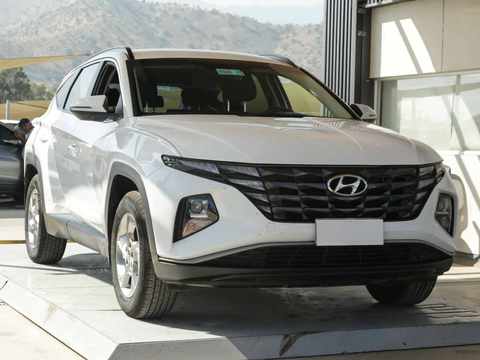 HYUNDAI TUCSON NX4 2.0 AUT 2023 - Foto 3 de 13