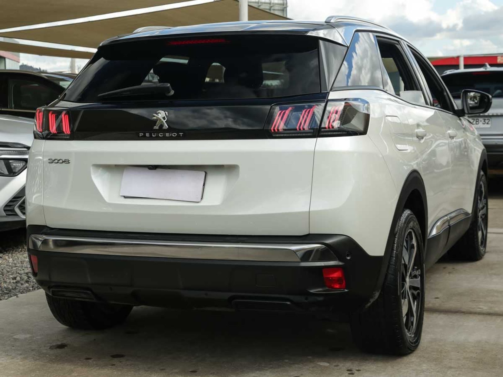Peugeot 3008 ALLURE PACK BLUEHDI 130 EAT8 2024 - Foto 4 de 8