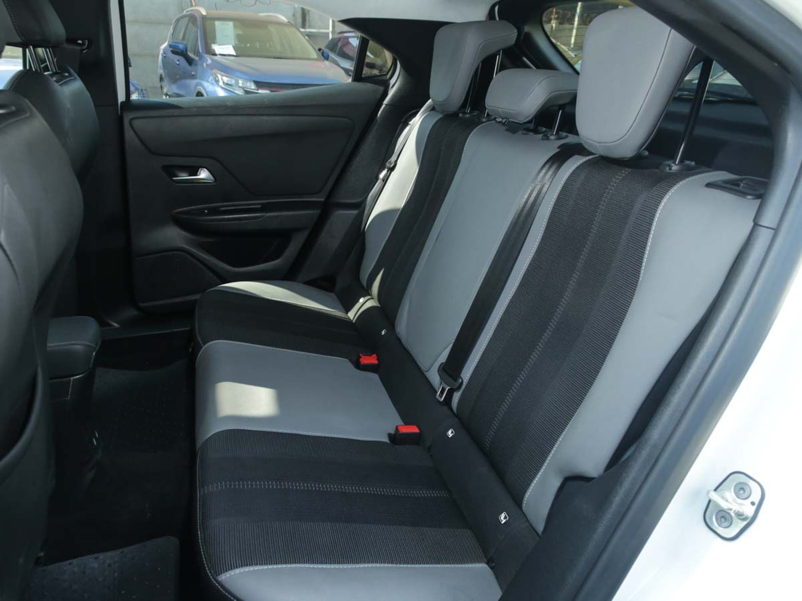 Opel MOKKA 4X2 1.2 2023 - Imagen 8 de 8