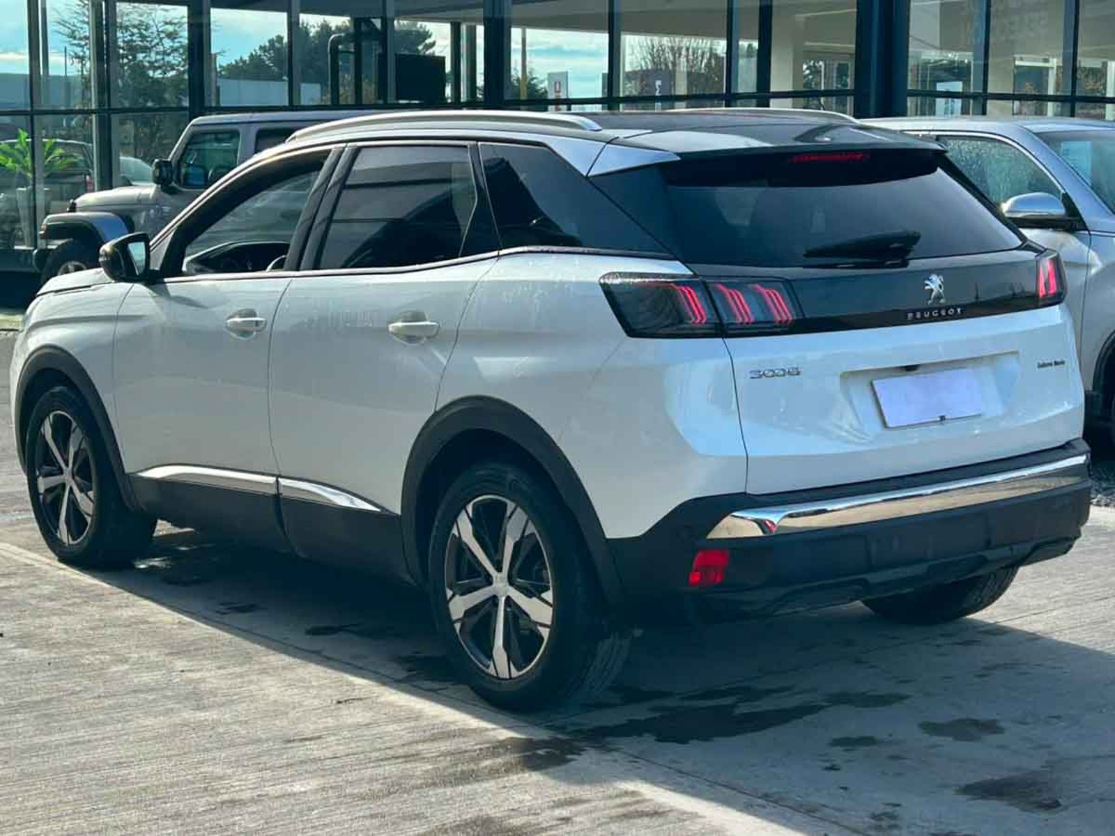 Peugeot 3008 ALLURE BLUEHDI 130 EAT8 2024 - Foto 3 de 8