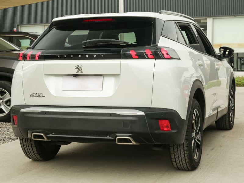 Peugeot 2008 ALLURE 1.2 PURETECH 110HP EAT6 E6 2023 - Imagen 4 de 8