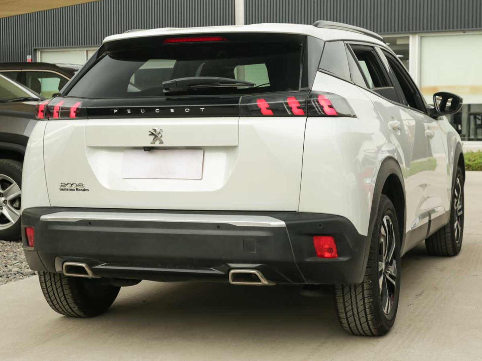 Peugeot 2008 ALLURE 1.2 PURETECH 110HP EAT6 E6 2023 - Foto 4 de 8