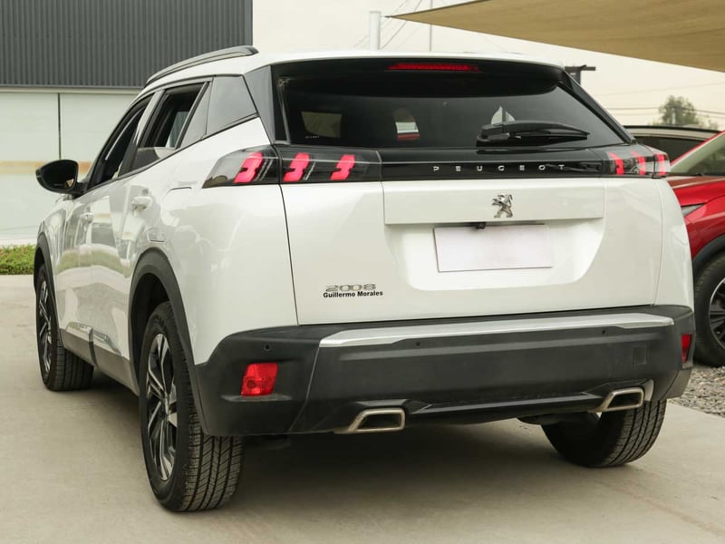 Peugeot 2008 ALLURE 1.2 PURETECH 110HP EAT6 E6 2023 - Imagen 3 de 8