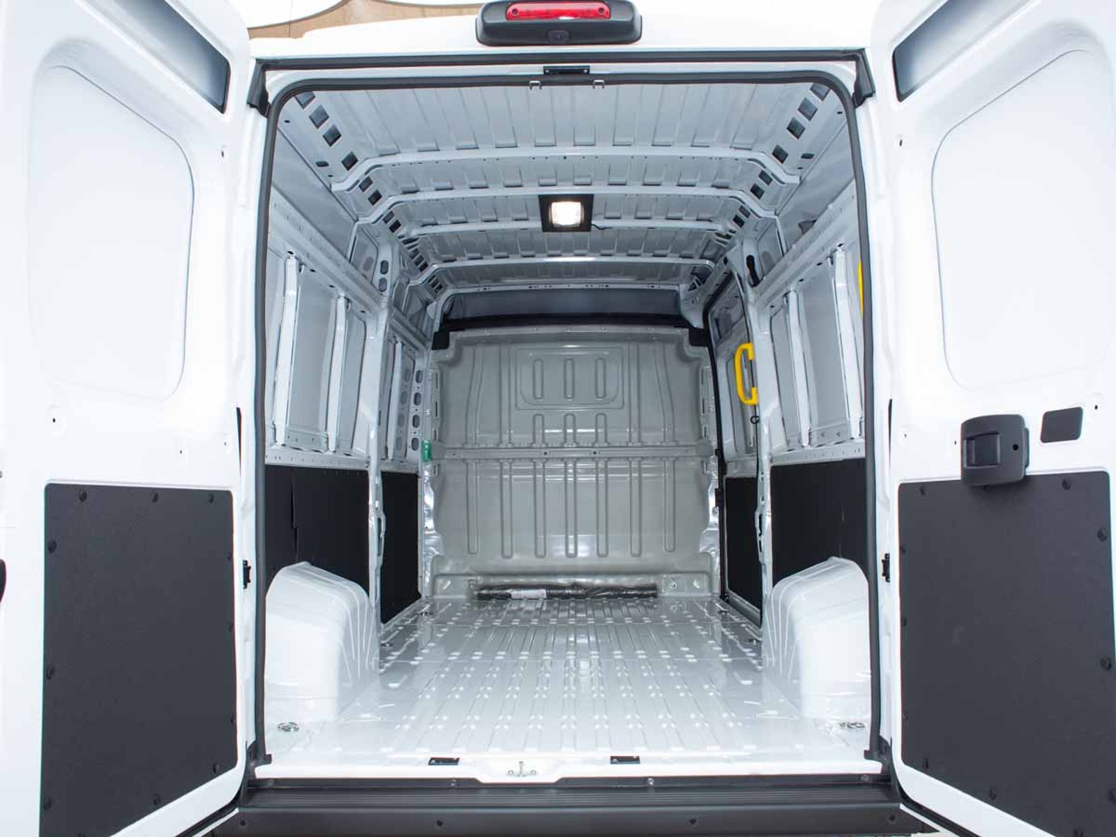 Peugeot BOXER MCA FURGÓN  L3H2 DIESEL 140HP MT 2026 - Imagen 7 de 7