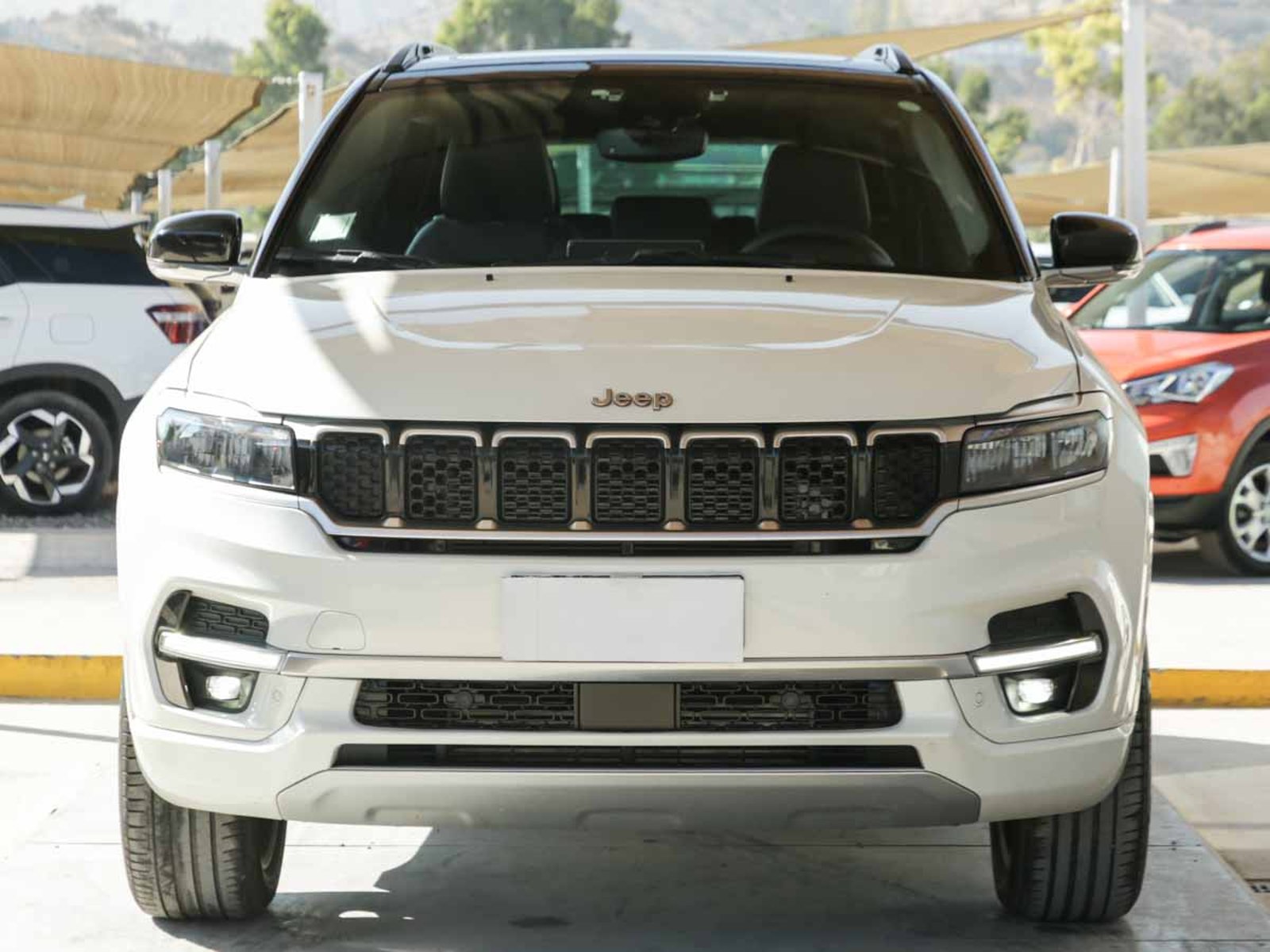 JEEP COMMANDER OVERLAND 2.0 AT9 D 2023 - Imagen 17 de 20