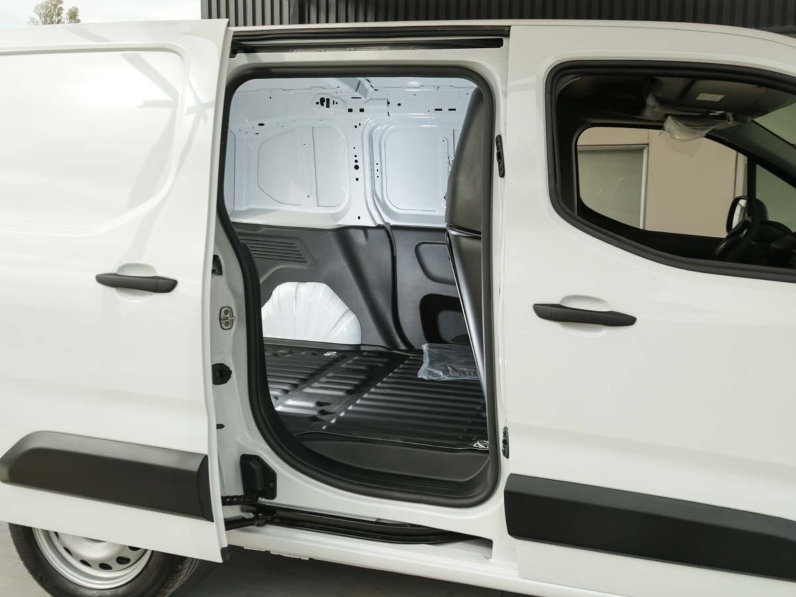 PEUGEOT PARTNER MCA L1 DIESEL 100HP MT 2026 - Imagen 12 de 13